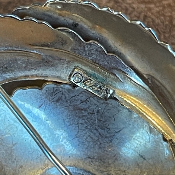 Vintage Coro Feather brooch & clip on earrings Demi parure gold and silver tone - Picture 6 of 15